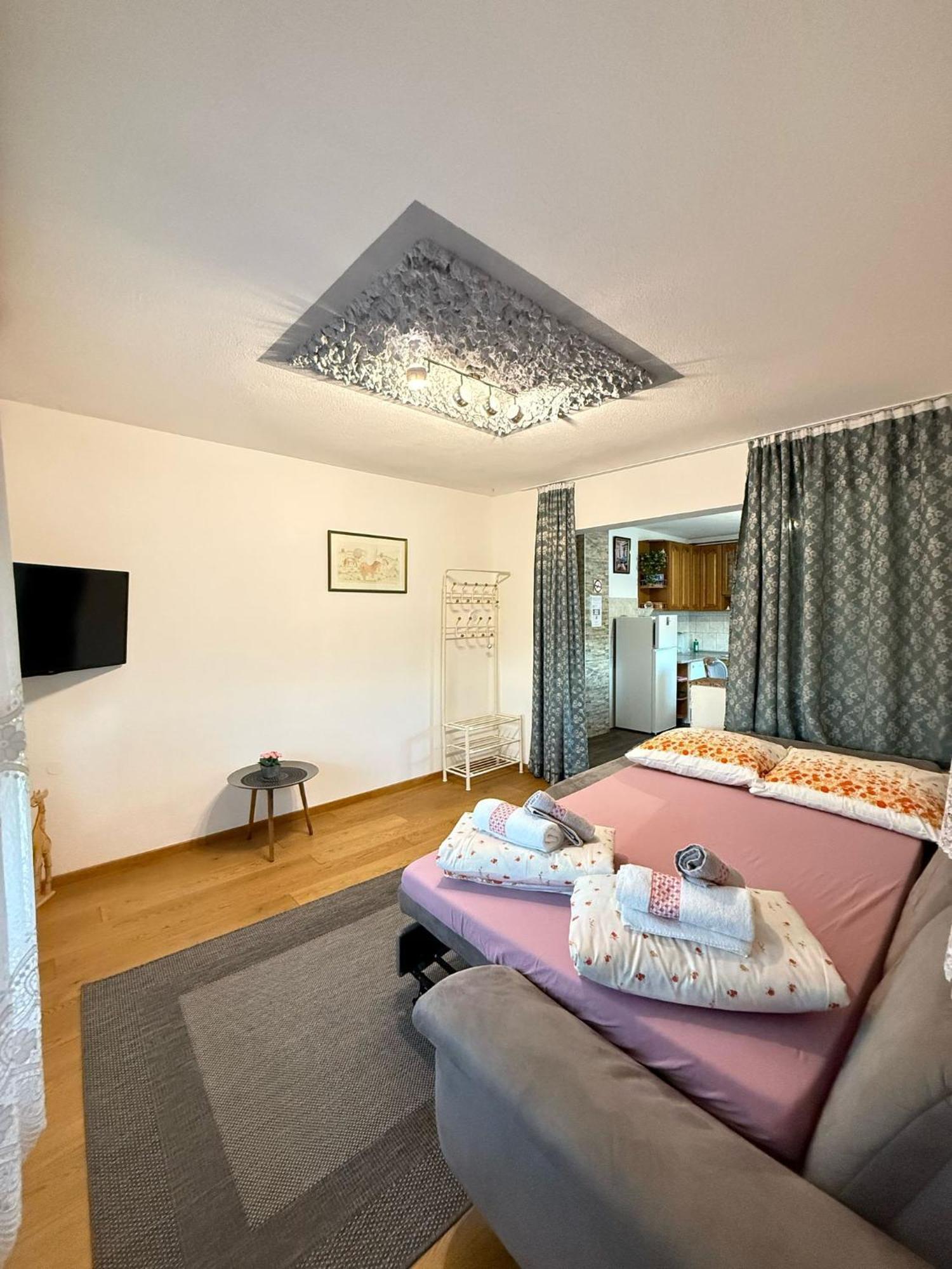 Apartments Marija Vrelo Koreničko Kültér fotó