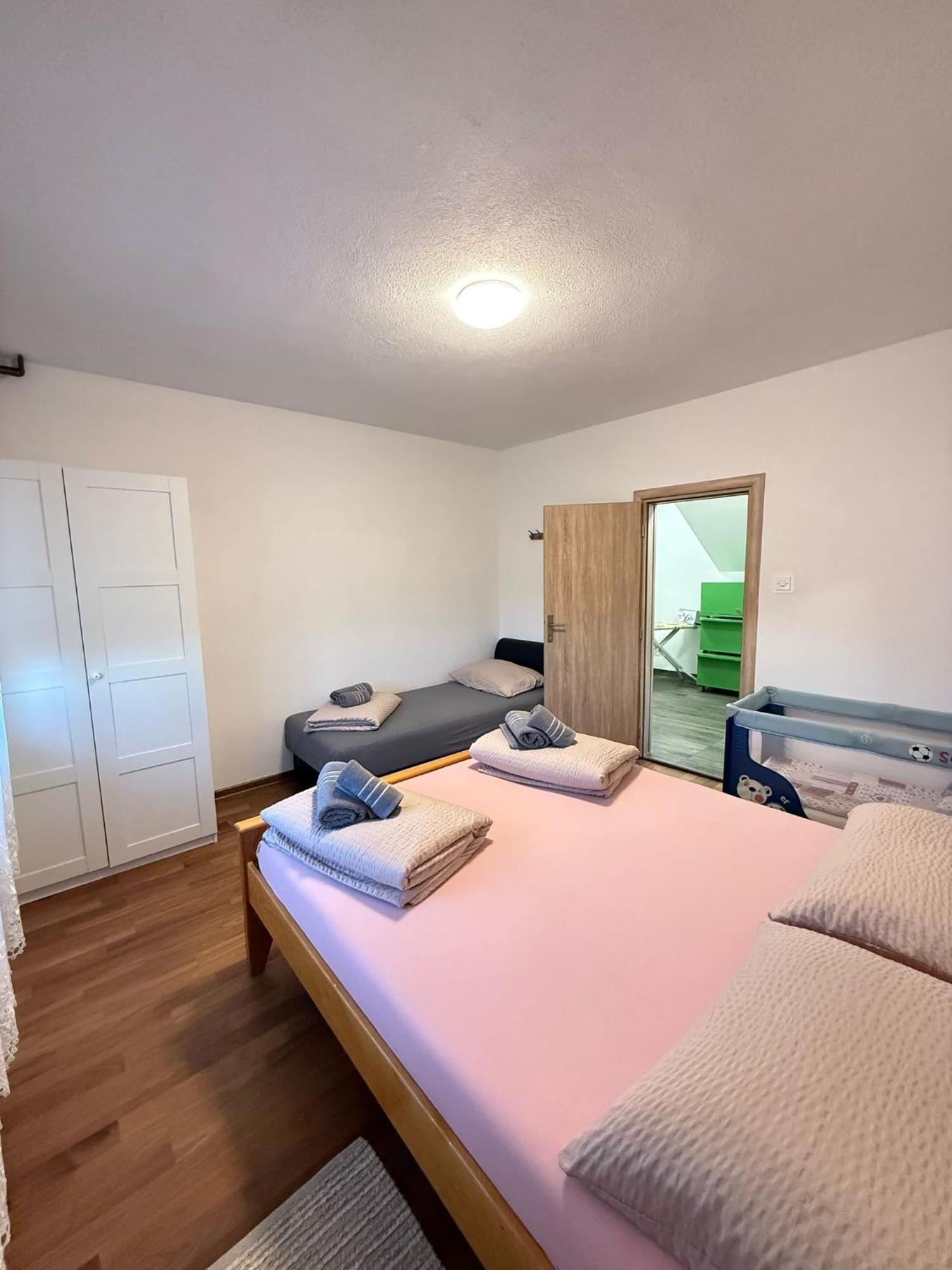 Apartments Marija Vrelo Koreničko Kültér fotó